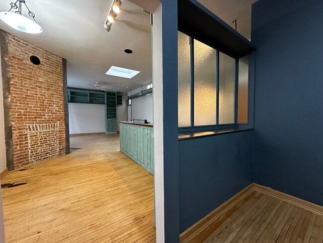 Building Photo - 123 N Broadway