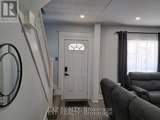 Building Photo - 41 Kent St