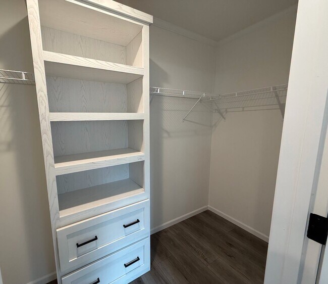 Foto del edificio - Spacious Pet-Friendly 3BR Home in Secure Belleville Neighborhood – Only $950/Month!