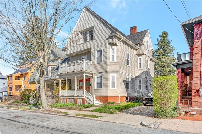 Foto del edificio - 92 University Av