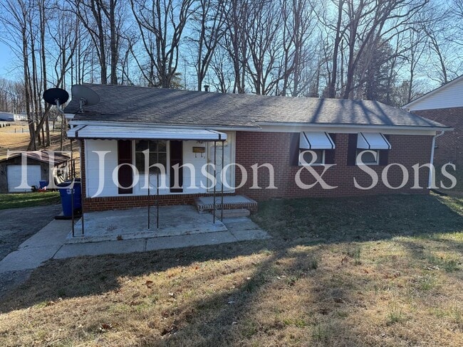 Charming 3BR/2BA Home with Hardwood Floors, Bonus Room & Outdoor Living - Charming 3BR/2BA Home with Hardwood Floors, Bonus Room & Outdoor Living