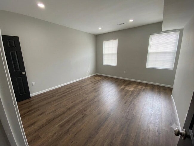 Building Photo - 2732 Reisterstown Rd