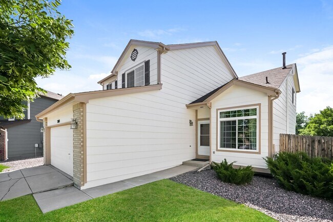 Building Photo - Spacious 4 Bed/ 3.5 Bath Home with Finishe...