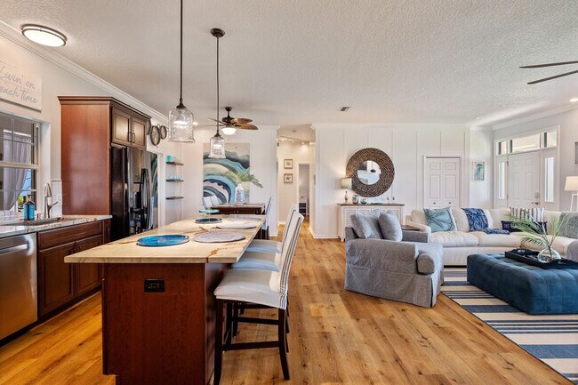 Foto del edificio - 4 Susan Pl