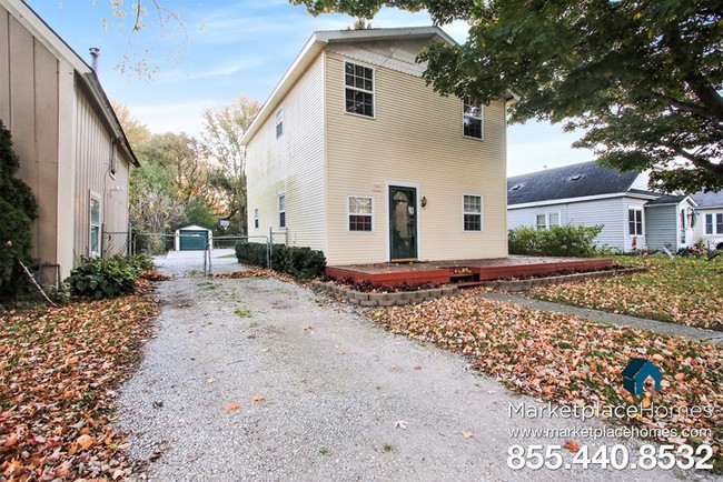 Building Photo - 73414 Floral St