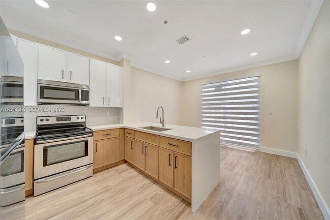 Building Photo - 17620 NW 73rd Ave
