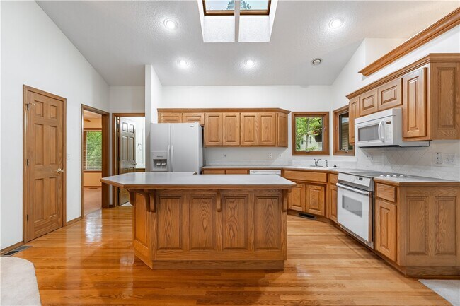 Building Photo - 5 Ellesmere Ln