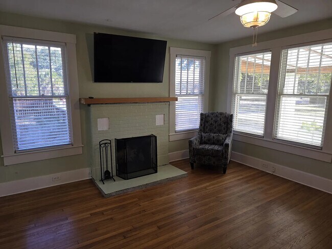 Foto del edificio - 1466 E Hernandez St