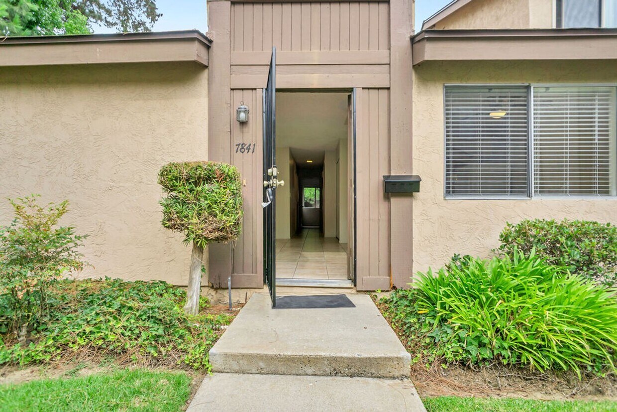 Foto principal - Great three bedroom/two bath single level ...