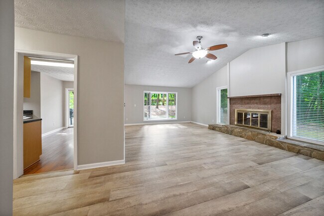 Building Photo - 170 Cedar Trce