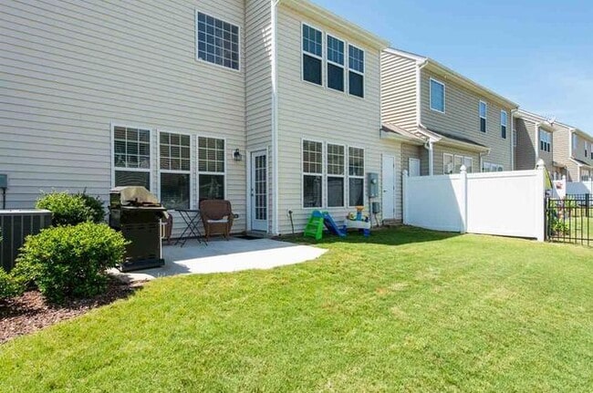 Backyard - 725 Garden Square Ln