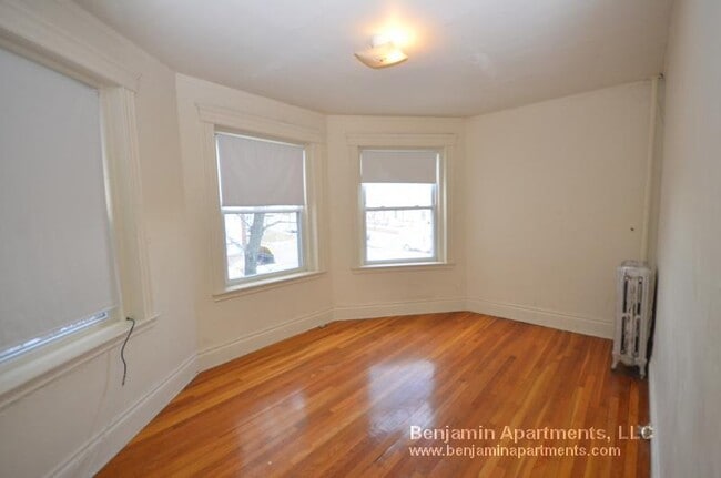 Foto del edificio - 1350 Comm.Ave. Unit 8