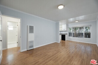 Building Photo - 2636 Kansas Ave