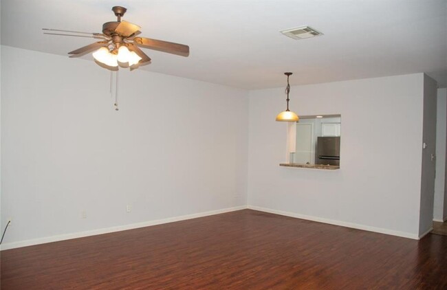Building Photo - 17577 Red Oak Dr