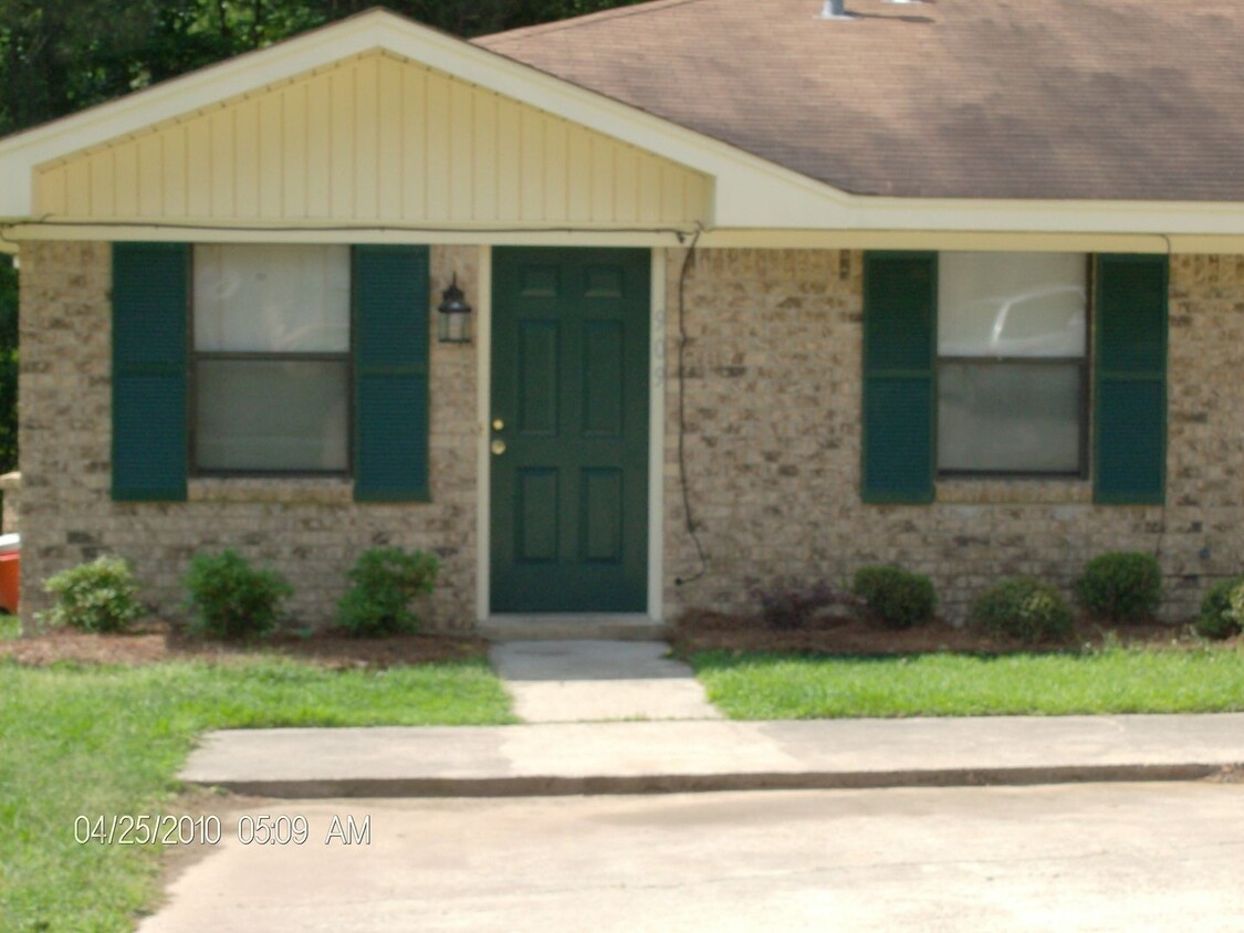 Primary Photo - Fisher Lane Duplex