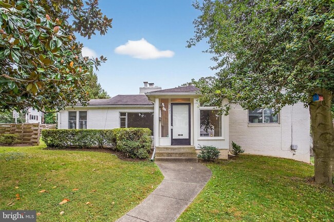 Photo - 5205 Saratoga Ave House