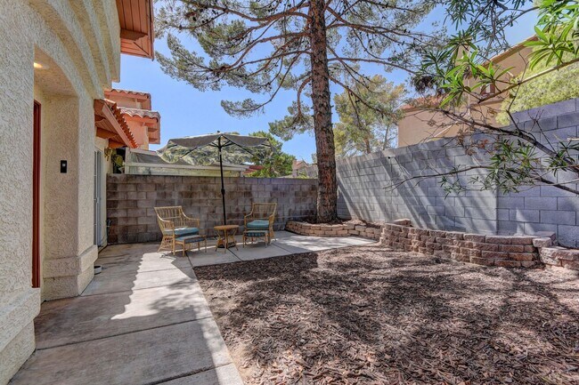 Building Photo - WONDERFUL Townhome in 89117