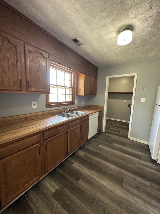 Building Photo - 7882 Uriah Dr