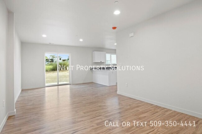 Foto del edificio - 215 W 1st St