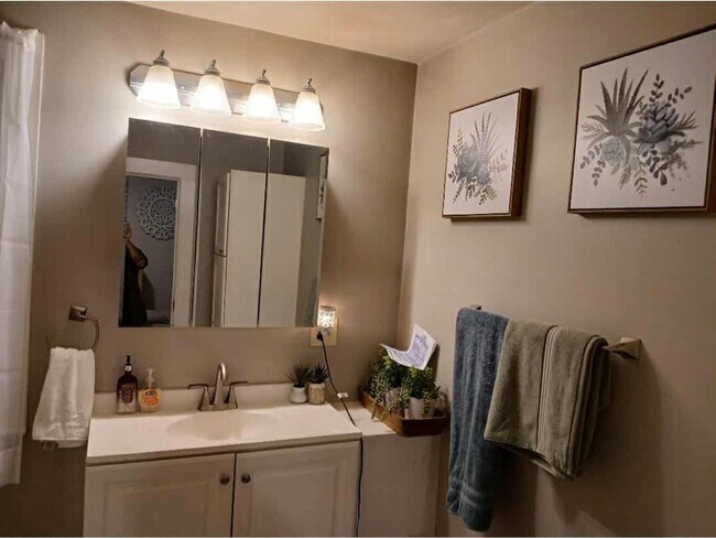 Foto del edificio - 28 1/2 Grove St