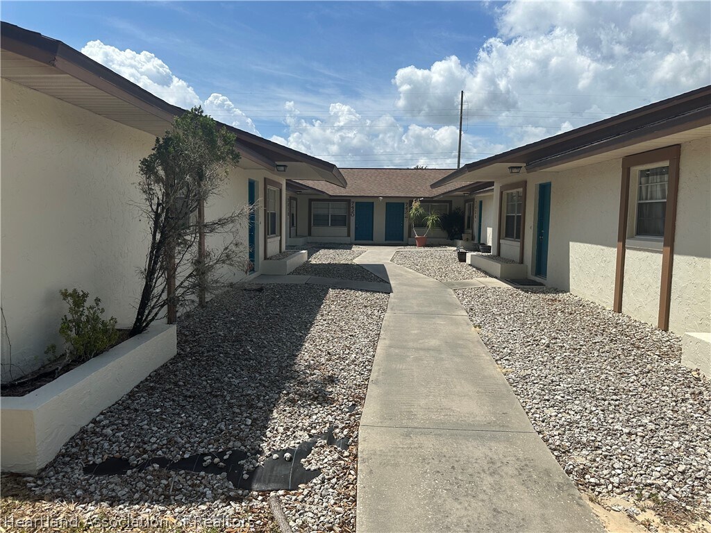 Primary Photo - 7420 Valencia Rd