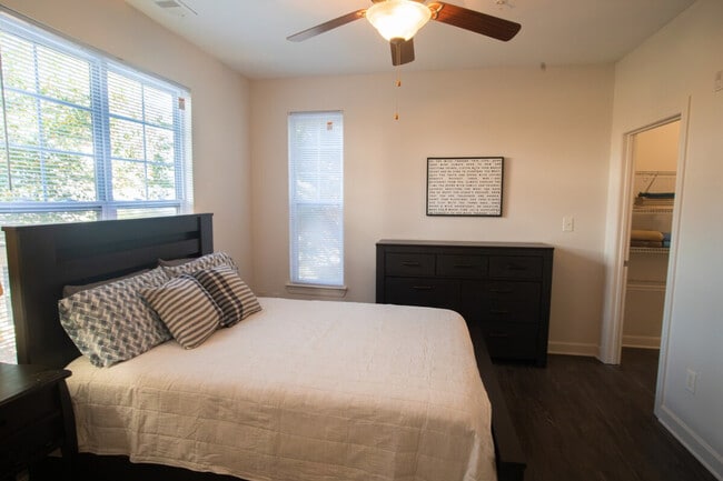 Building Photo - 8122 Hydon Dawn Ln