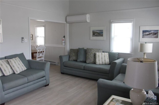 Building Photo - 1 W Janet Rd