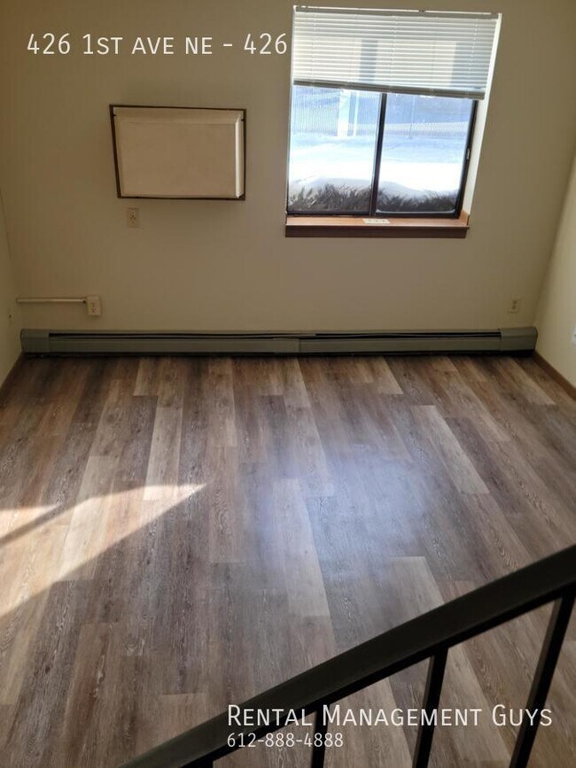 Foto del edificio - 5 bedroom 2 bathroom