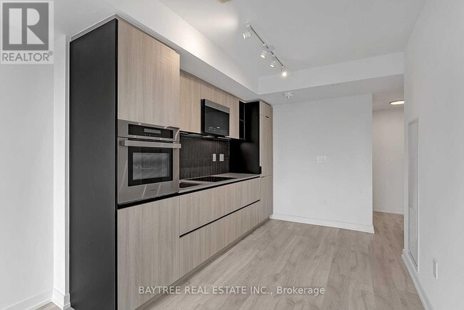 Building Photo - 2 Augusta Ave