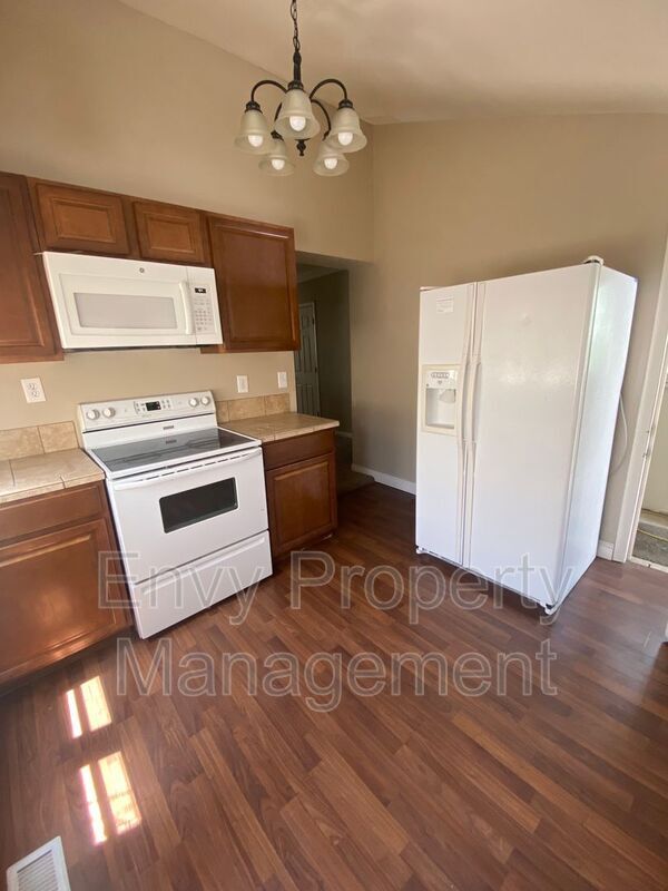 Building Photo - 2530 Gramercy Ave