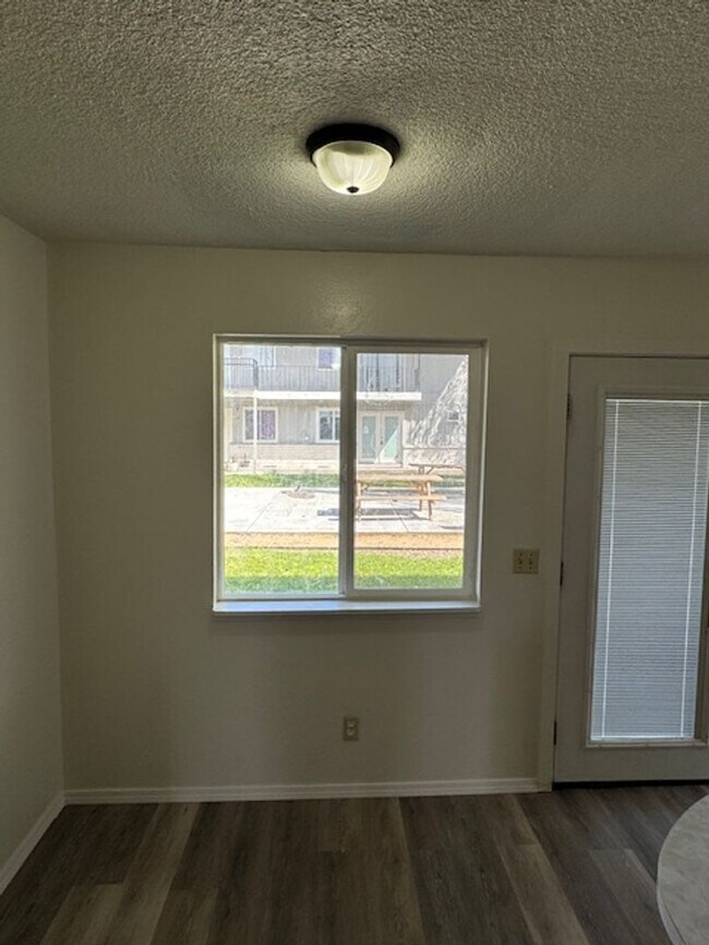Building Photo - 624 Berrydale Ave