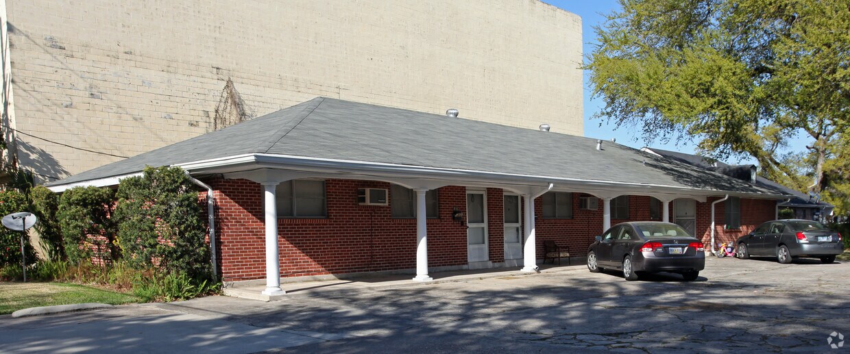 Foto del edificio - 107-117 Hector Ave