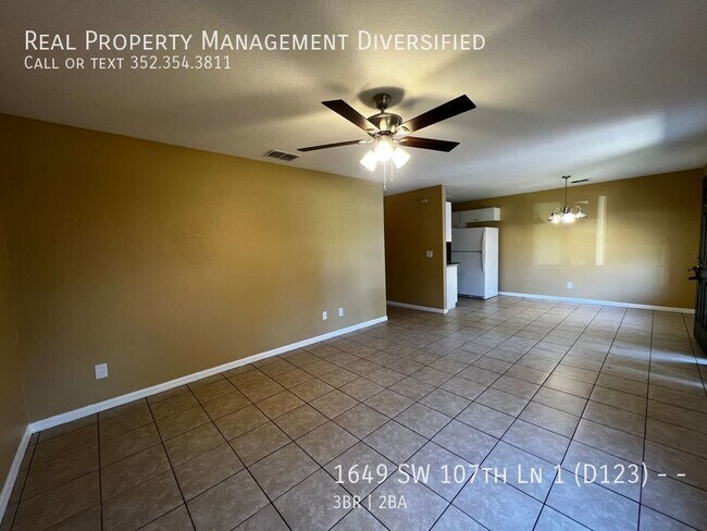 Building Photo - Cute Good Sized Duplex