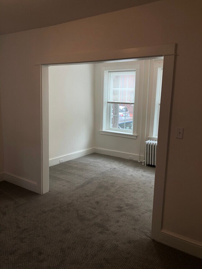 Living area - 207 N Mulberry St