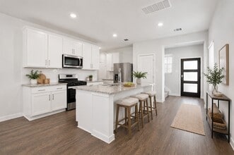 Building Photo - 8131 Arrowroot Ln