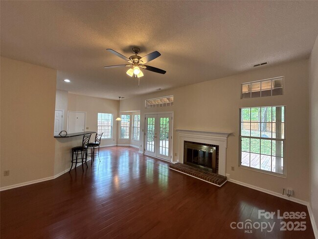 Building Photo - 14520 Sapphire Ln