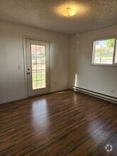 Building Photo - 318 N 5th St