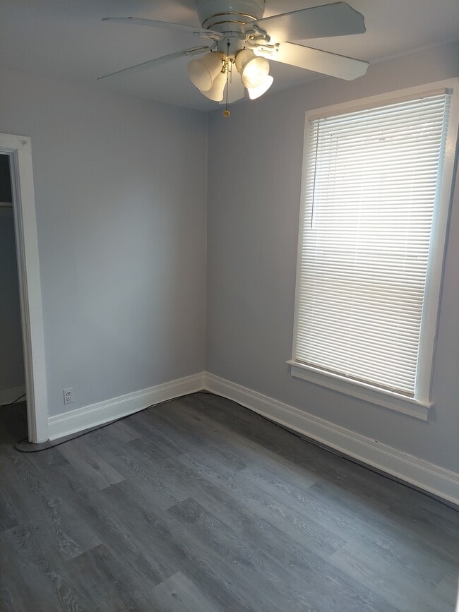 Building Photo - 1009 Garnett Pl