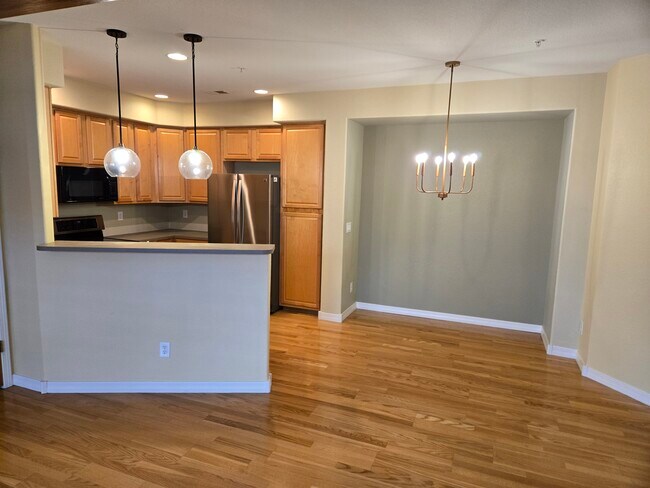 Building Photo - 5220 Boardwalk Dr