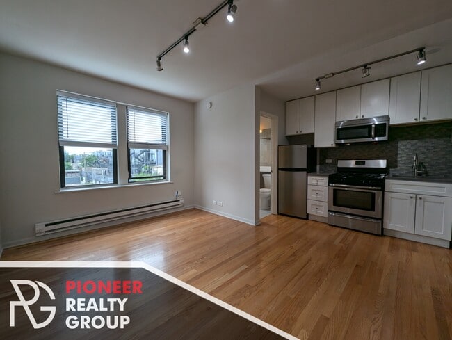 Building Photo - 2832 W Palmer St