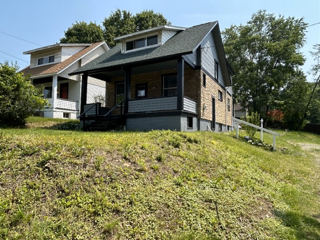 Building Photo - 144 Woodland Dr