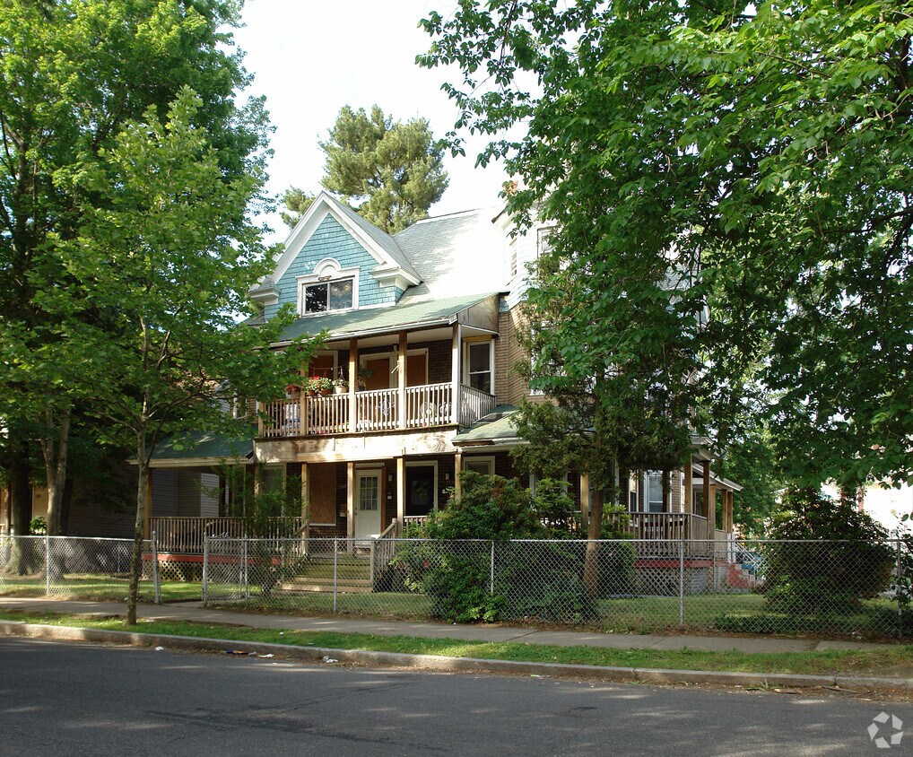 15341536 Dwight St, Springfield, MA 01107 Apartments in Springfield