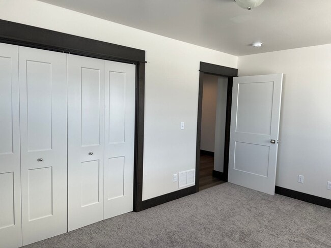 Foto del edificio - 3 Bed 2.5 Bath with double attached garage in Belgrade