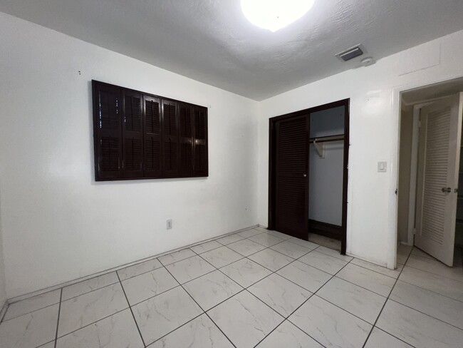 Foto del edificio - 18811 NW 29th Ct