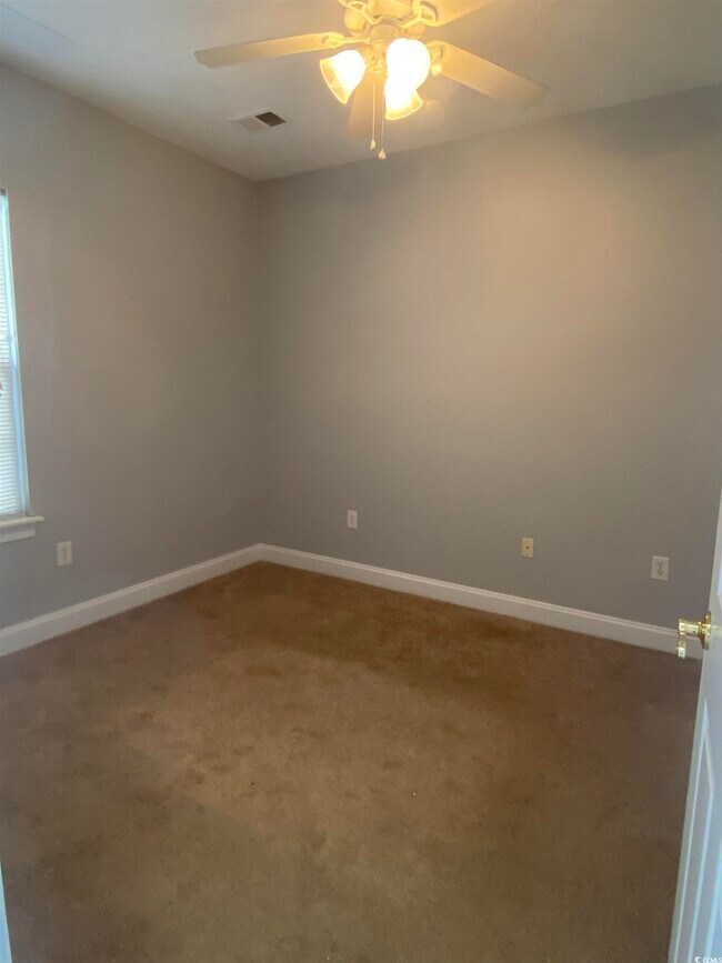 Foto del edificio - 105 Fountain Pointe Ln