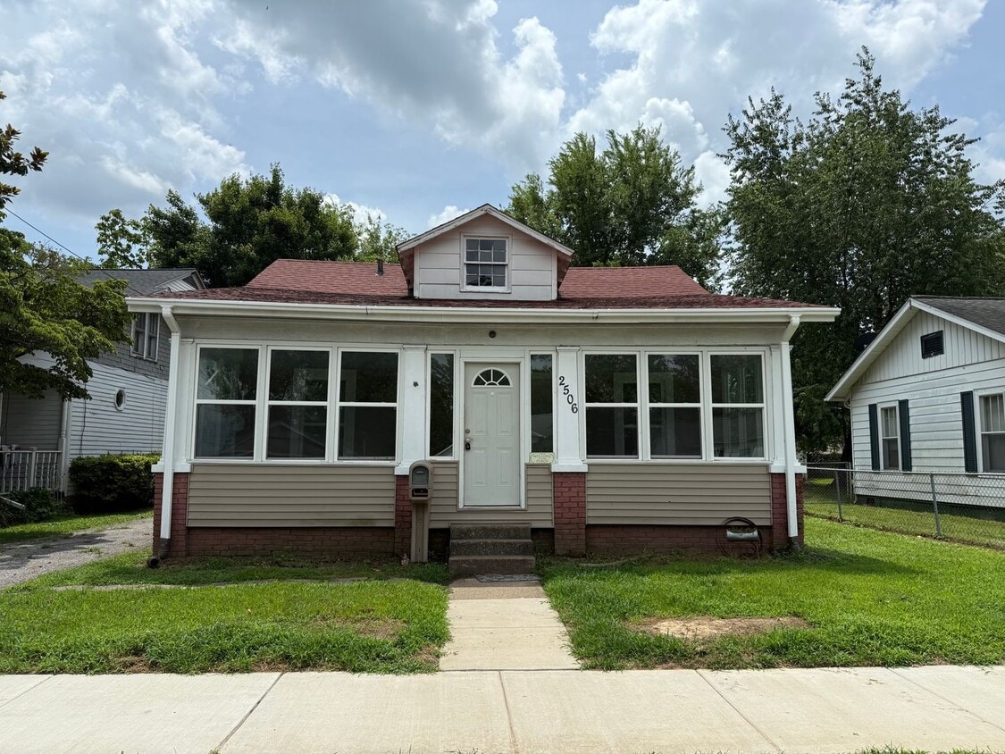 Primary Photo - 2 Bed 1 Bath House in Paducah City