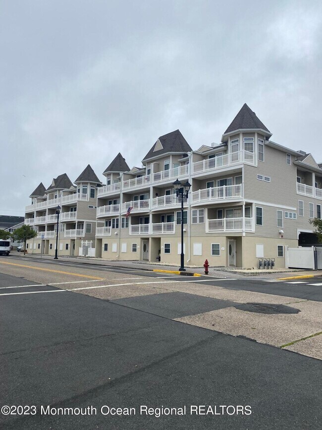 Building Photo - 1301 Boulevard