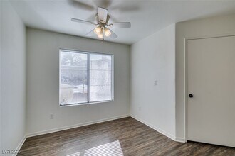 Building Photo - 698 S Racetrack Rd