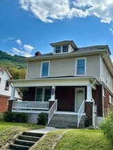 Building Photo - 615 Arbutus Ave SE