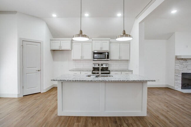 Foto del edificio - 1/2 off First Months Rent. Wonderful 3/2 i...